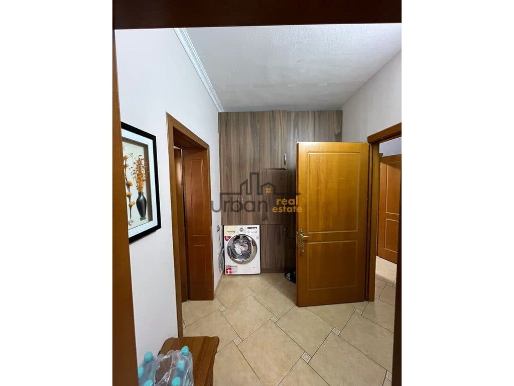 Shitet, Godinë Multifunksionale, pranë Oxhakut, Tiranë - 1.450.000€ | 1000 m²