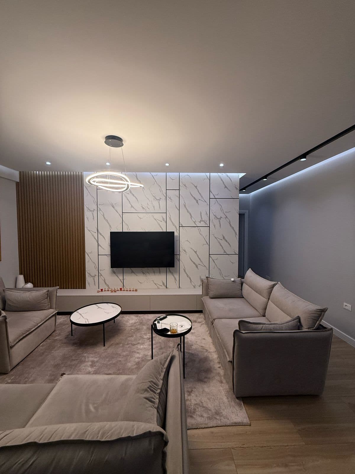 Shitet, Apartament 3+1+2, Liqeni i Thatë, Tiranë