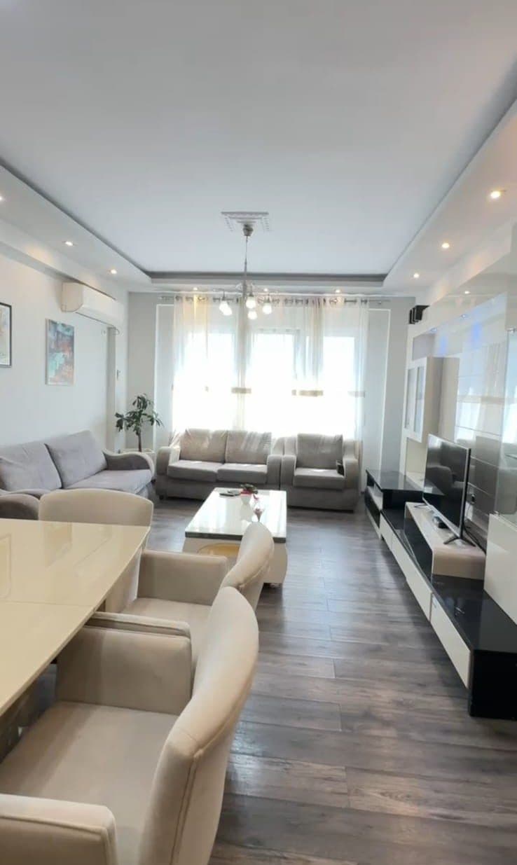 Shitet, Apartament 2+1+2, Pranë Kopshtit Zoologjik, Tiranë