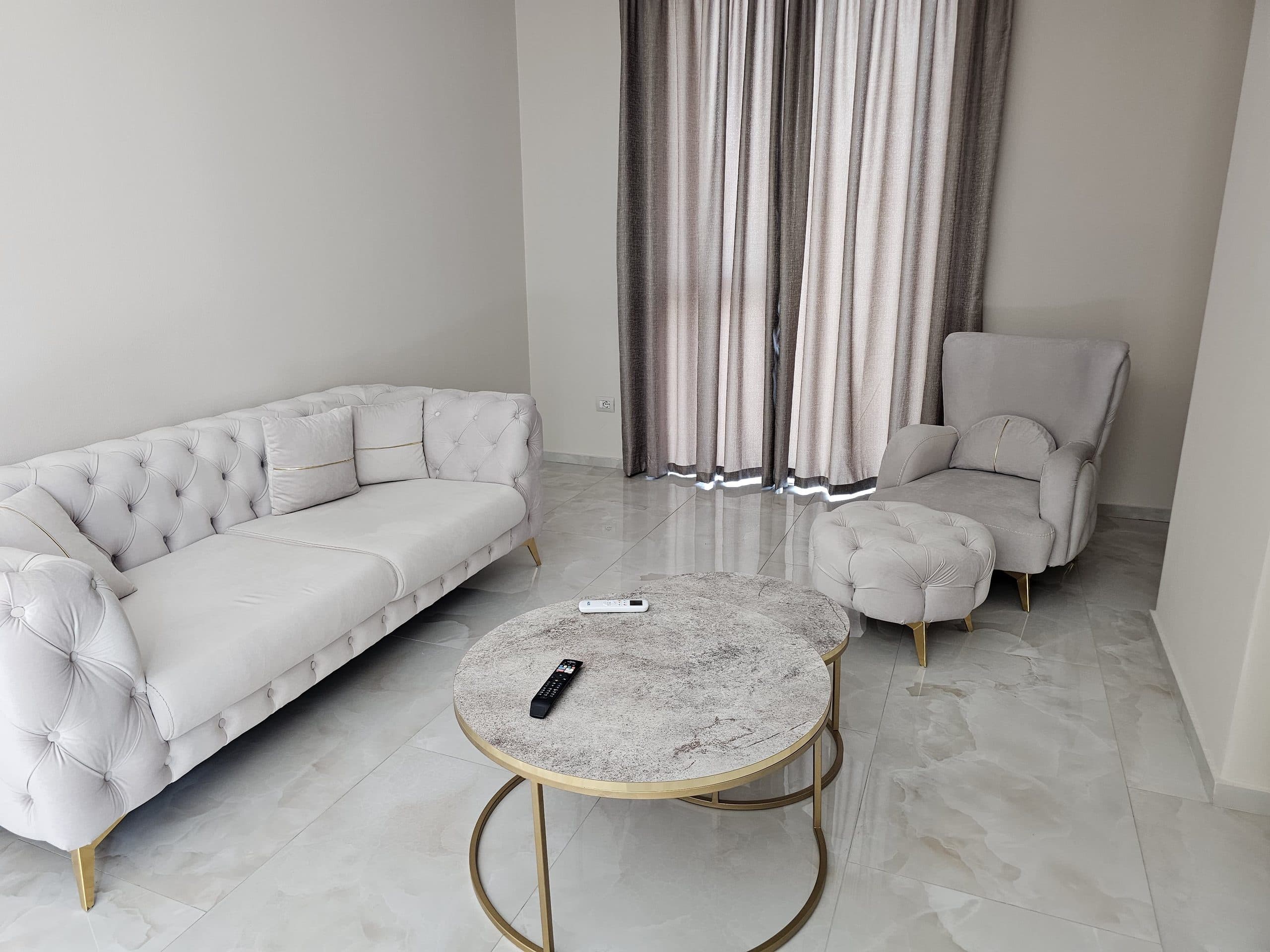 Qera, Apartament 2+1+2 , Rruga e Kavajës, Tiranë