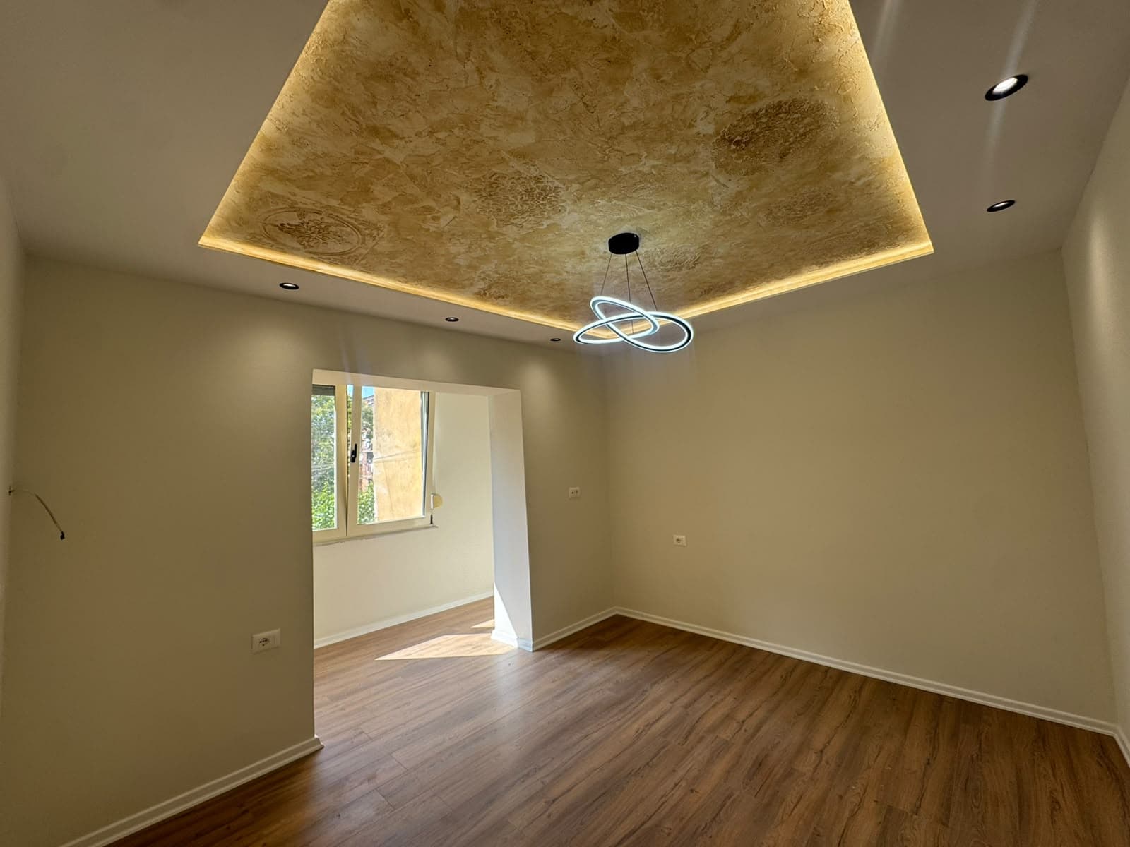 Shitet, Apartament 1+1 , Pranë Harry Fultz , Tiranë