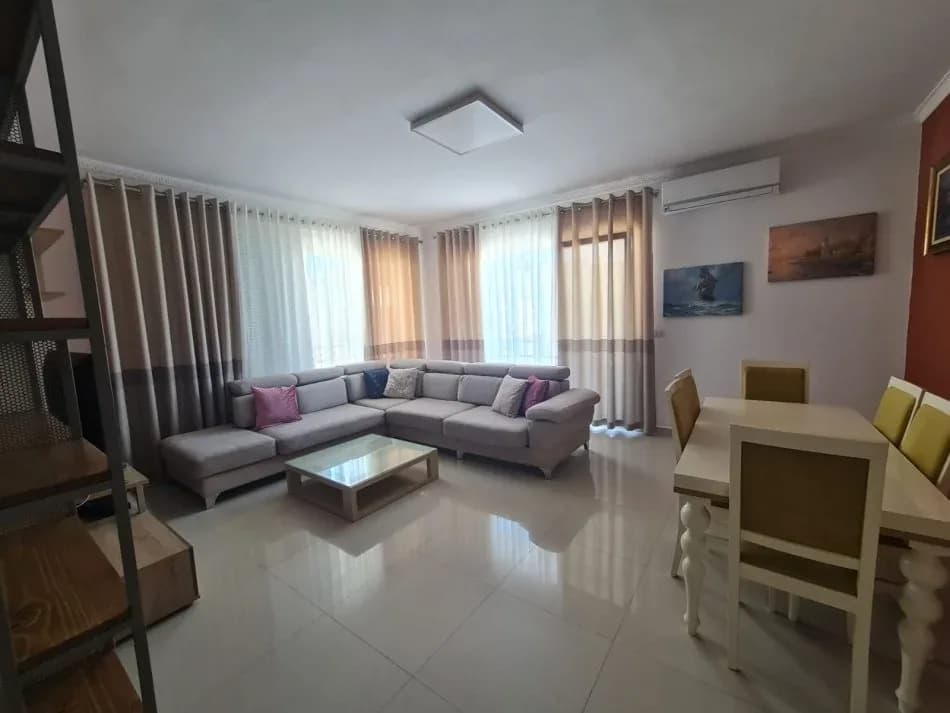 Qera, Apartament 3+1+2 ,Kopshtin Botanik , Tiranë