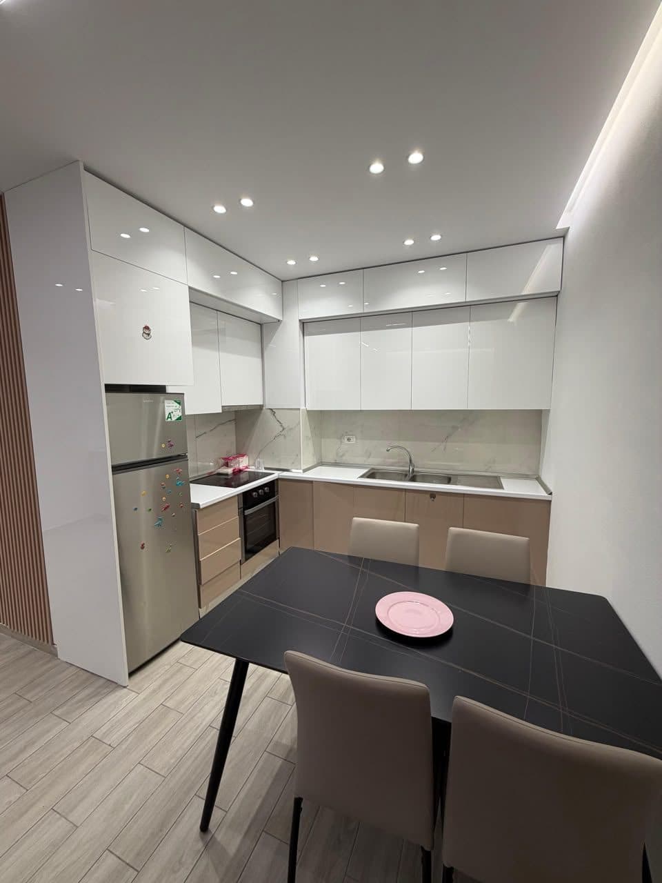 Qera , Apartament 2+1, Pranë Qendrës - 80,000 Lekë | 70 m²