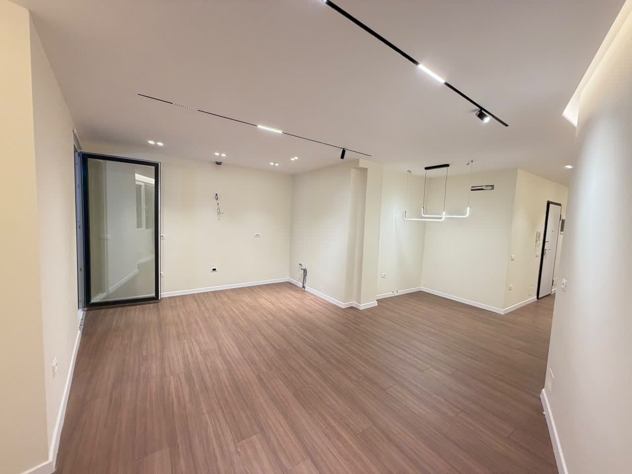 Shitet, Apartament 2+1, Materniteti i Ri, Tiranë - 18,300,000 Lekë | 80 m²
