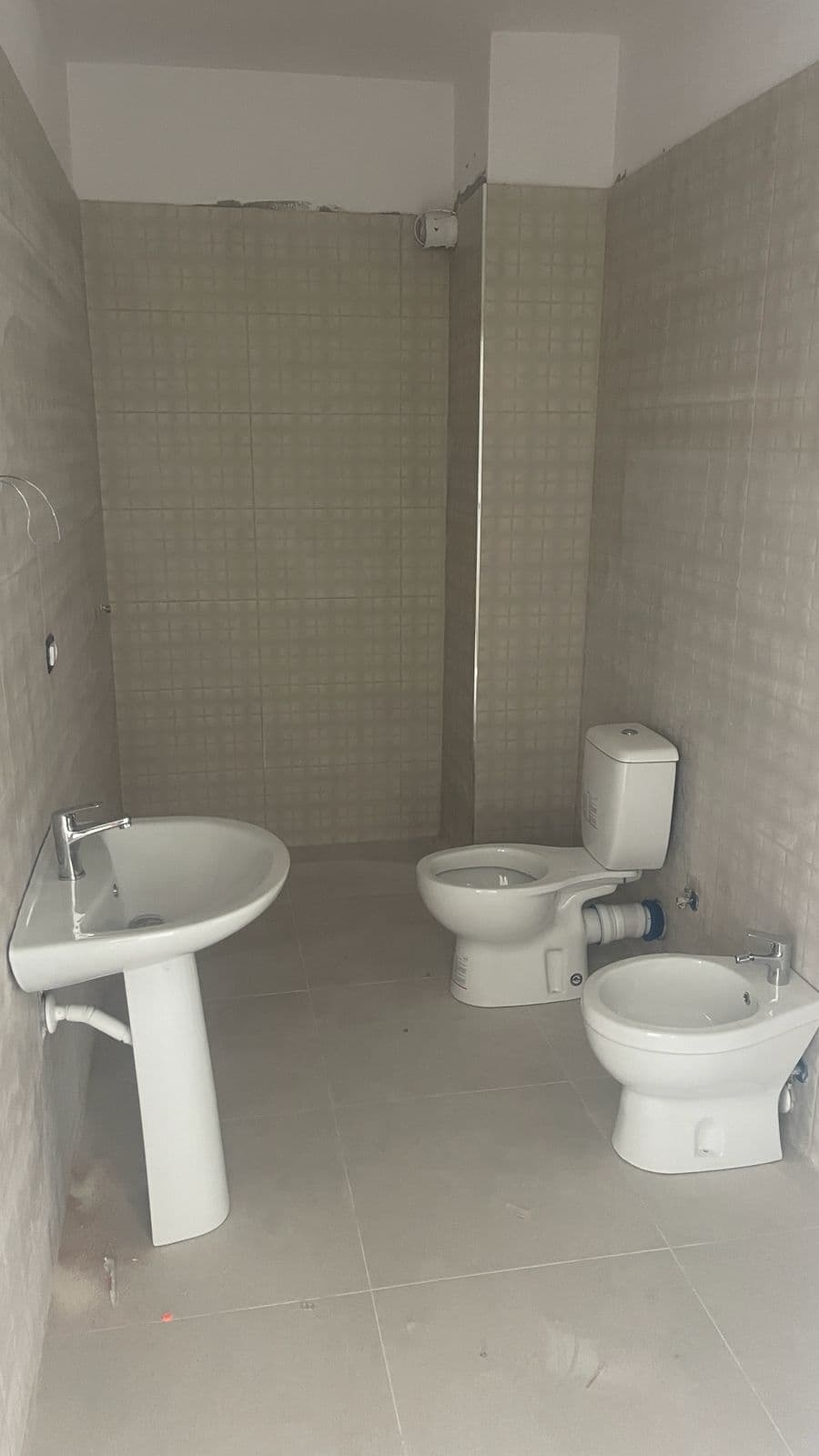Shitet, Apartament 1+1 , Paskuqan, Tiranë 3