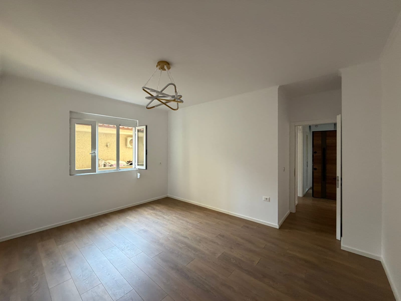 Shitet, Apartament 1+1 , Rruga Dritan Hoxha, Tiranë