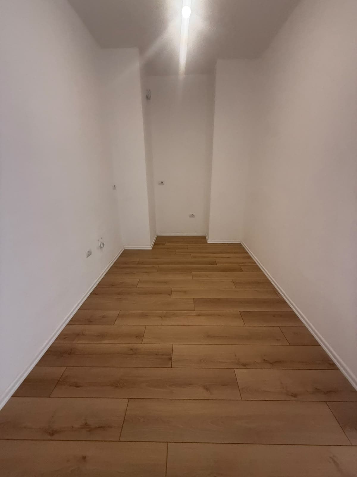Qera, Ambient Biznesi, Rruga Barrikadave, Tirana 4