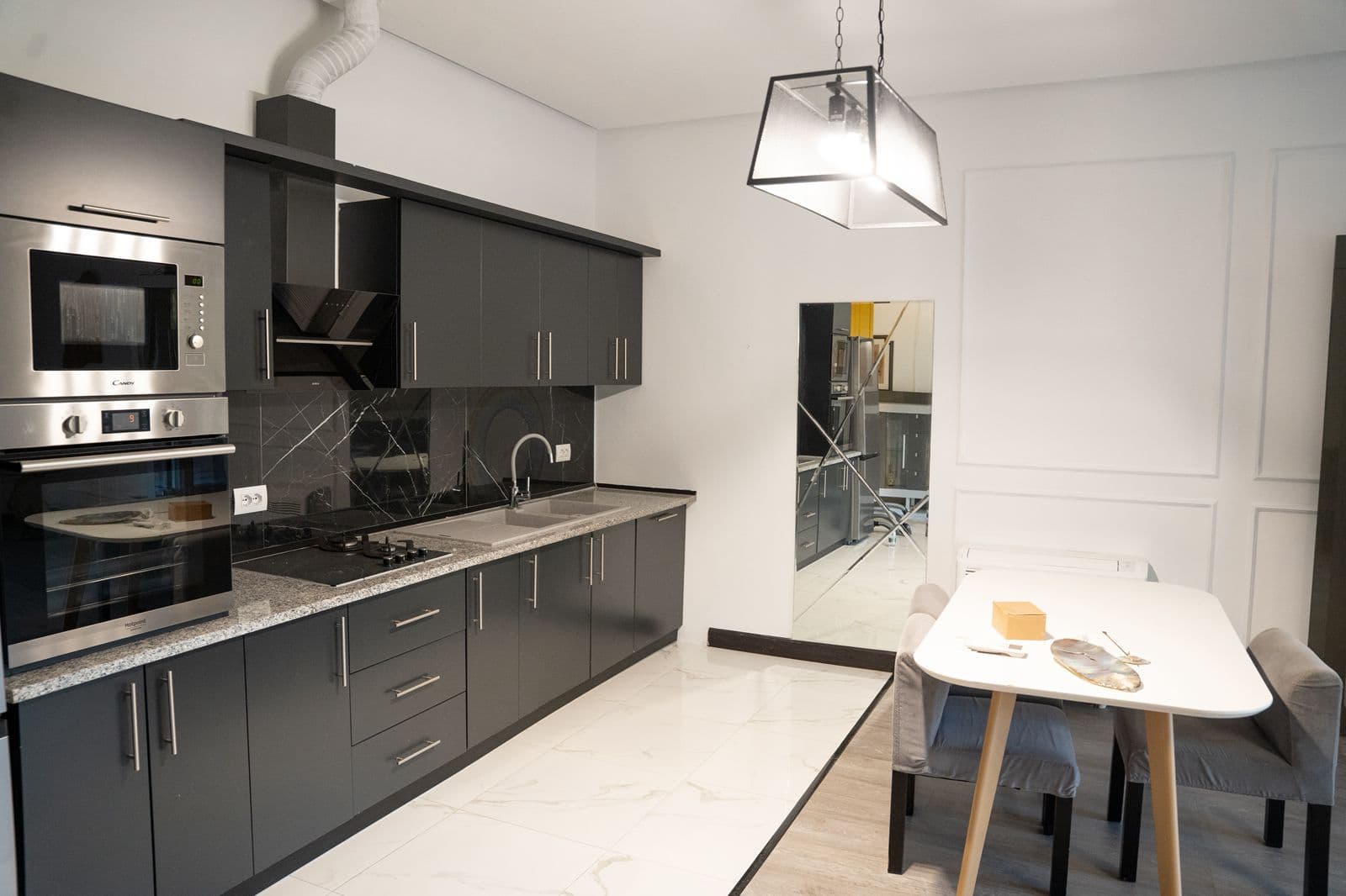 Shitet, Vilë , Bërzhitë, Tiranë - 600000€ | 2500 m² 2