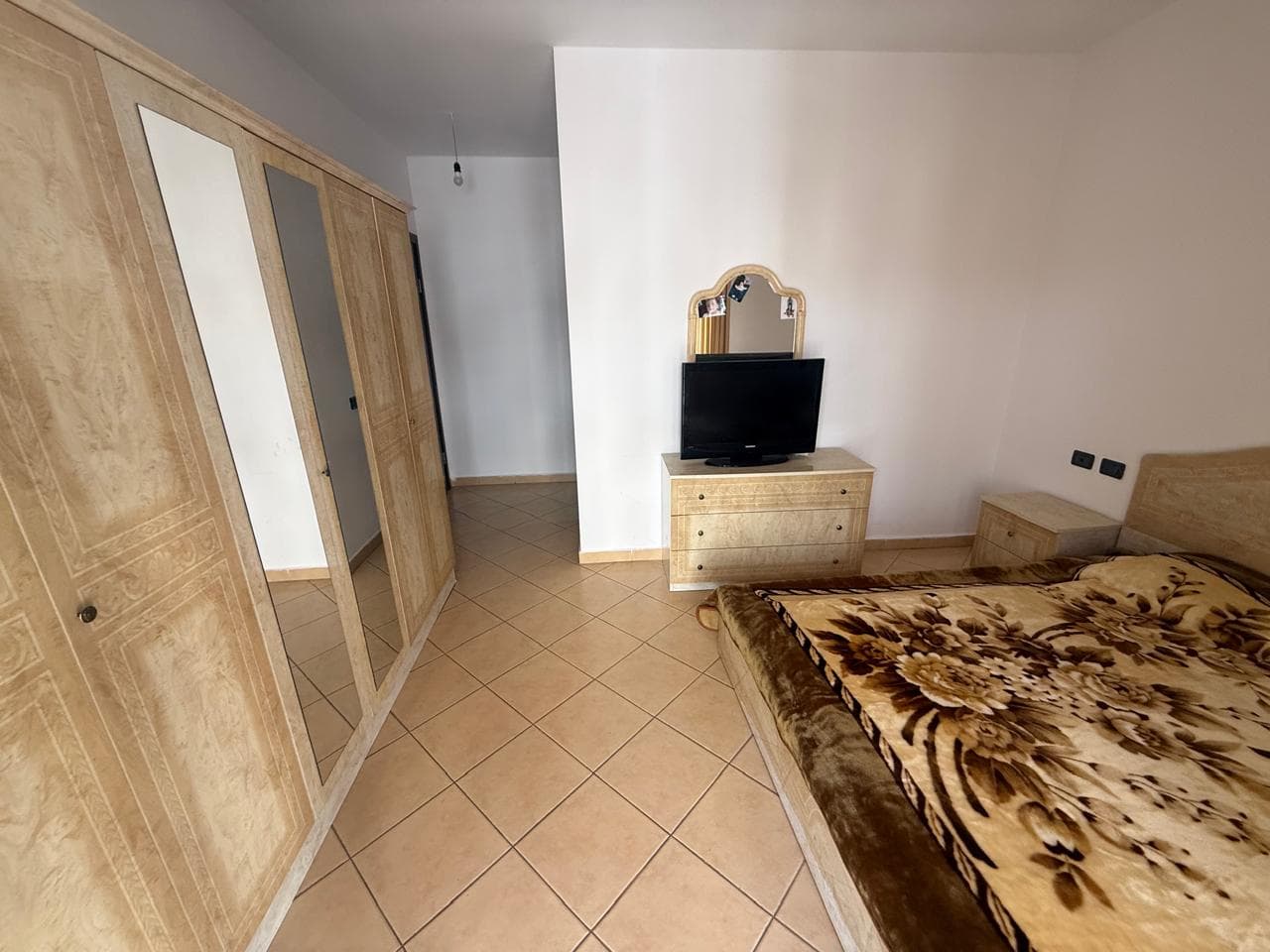 Shitet, Apartament 2+1+2 , Fresku, Tiranë 4