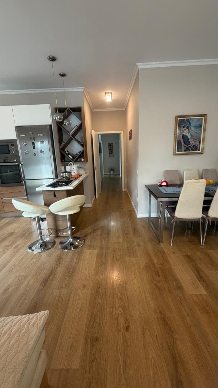 Shitet, Apartament 3+1+2 , Komuna e Parisit, Tiranë 2