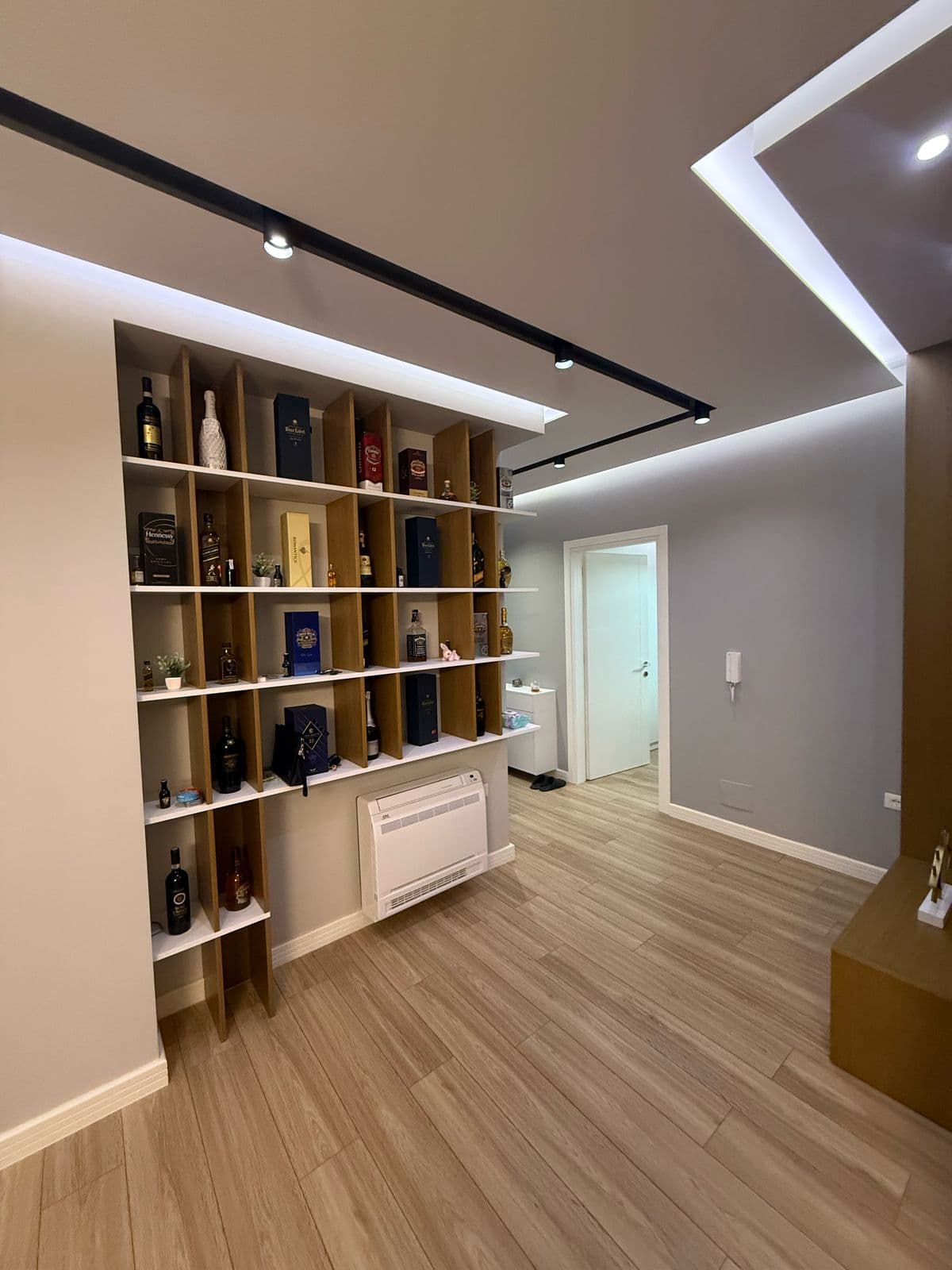 Shitet, Apartament 3+1+2, Liqeni i Thatë, Tiranë 4