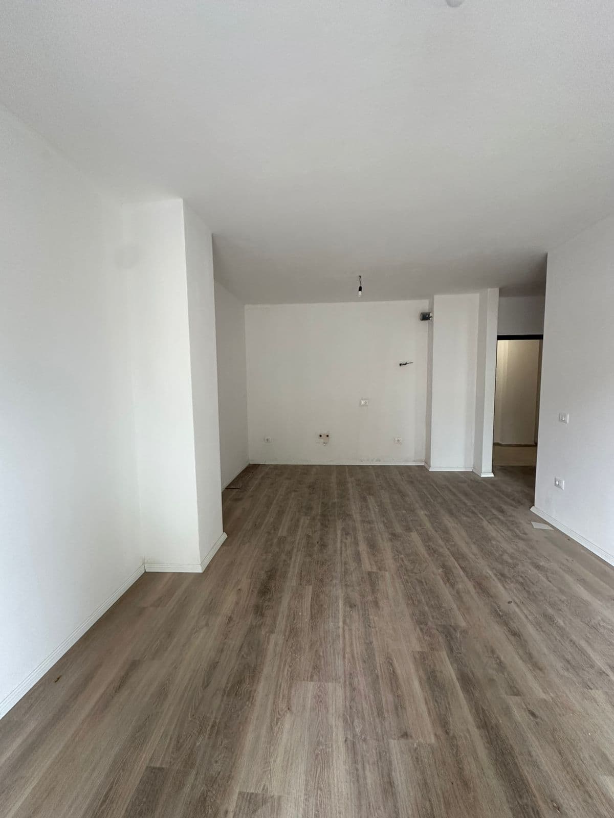 Shitet, Apartament 1+1, Kompleksi Aura, Tiranë 2