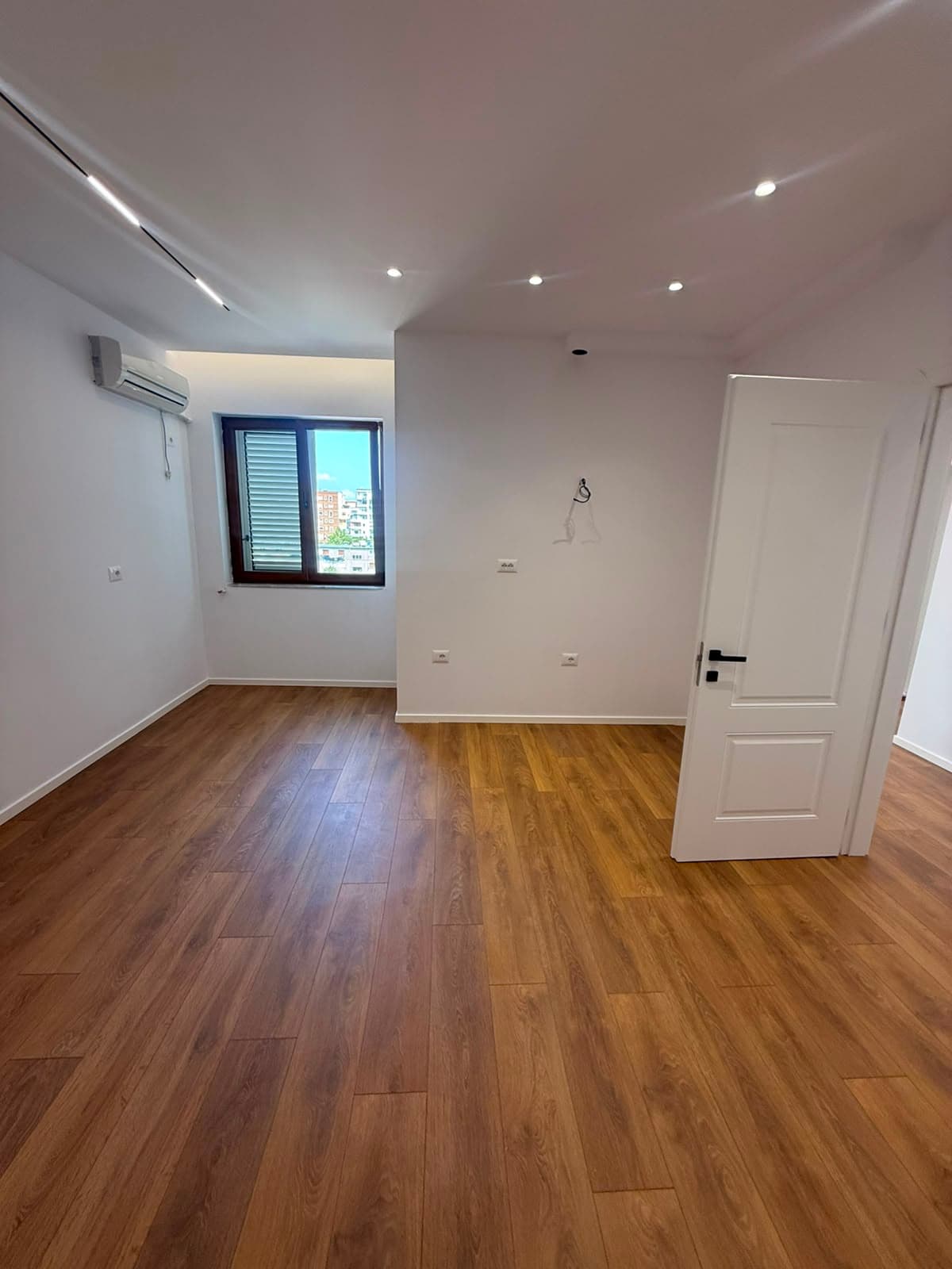 Shitet, Apartament 2+1 , Rruga Fadil Bodinaku, Tiranë 2
