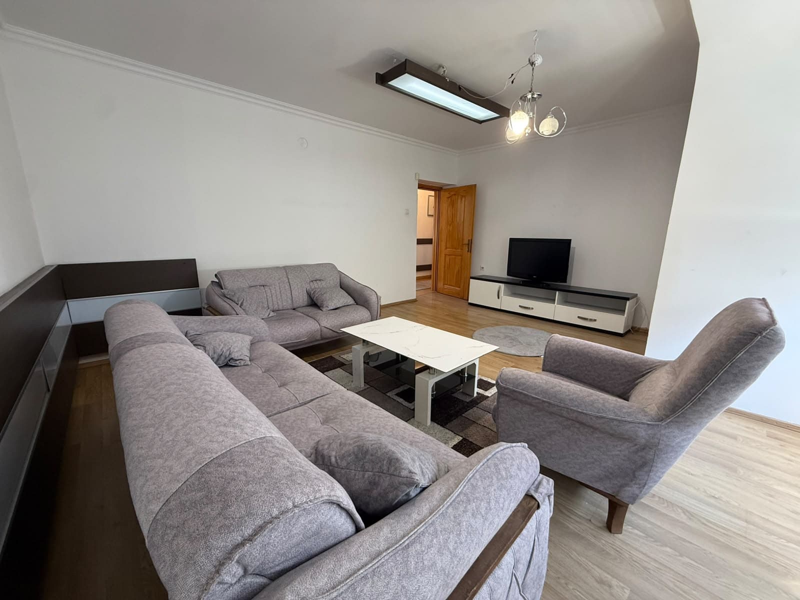 APARTAMENT PËR QIRA – 70 m² | QENDRA E QYTETIT, PRISHTINË | €500/MUAJ 3