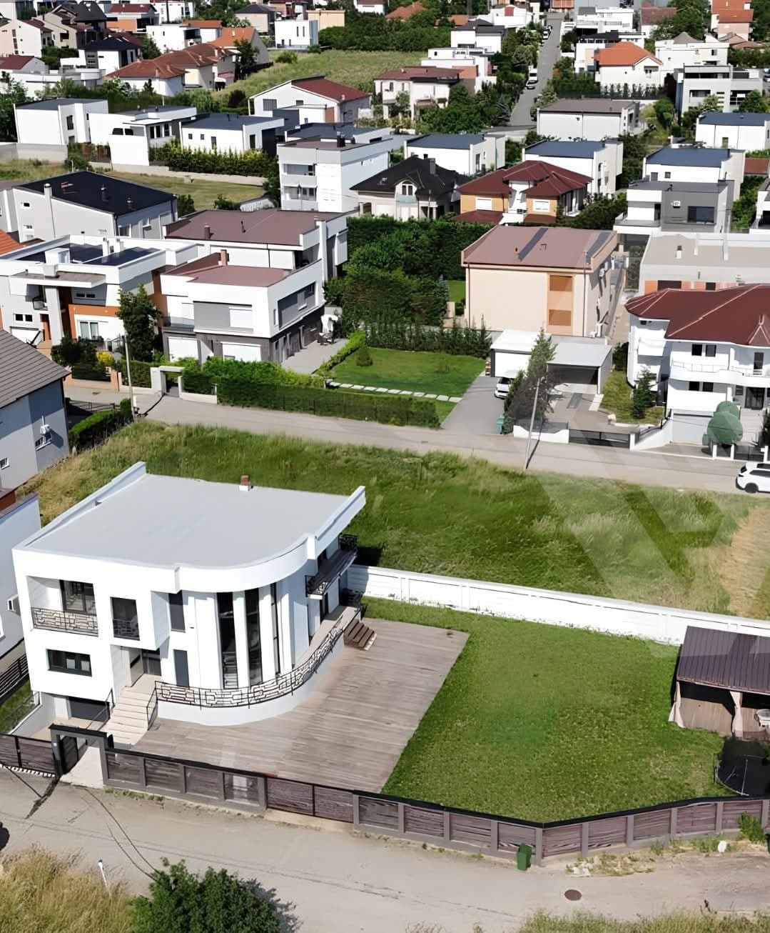 Shtëpi në SHITJE – 340 m² | Lagjja