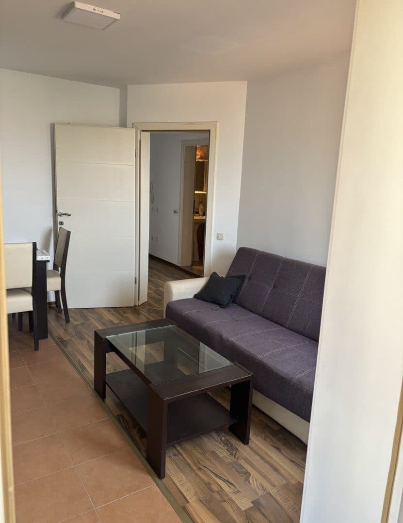 APARTAMENT PËR QIRA – 42 m²