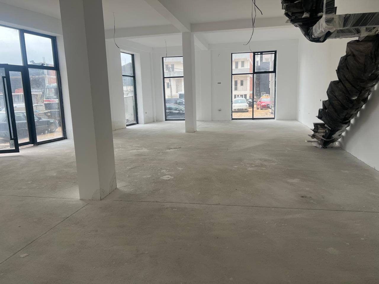 Lokal në SHITJE – 370 m² | Kompleksi