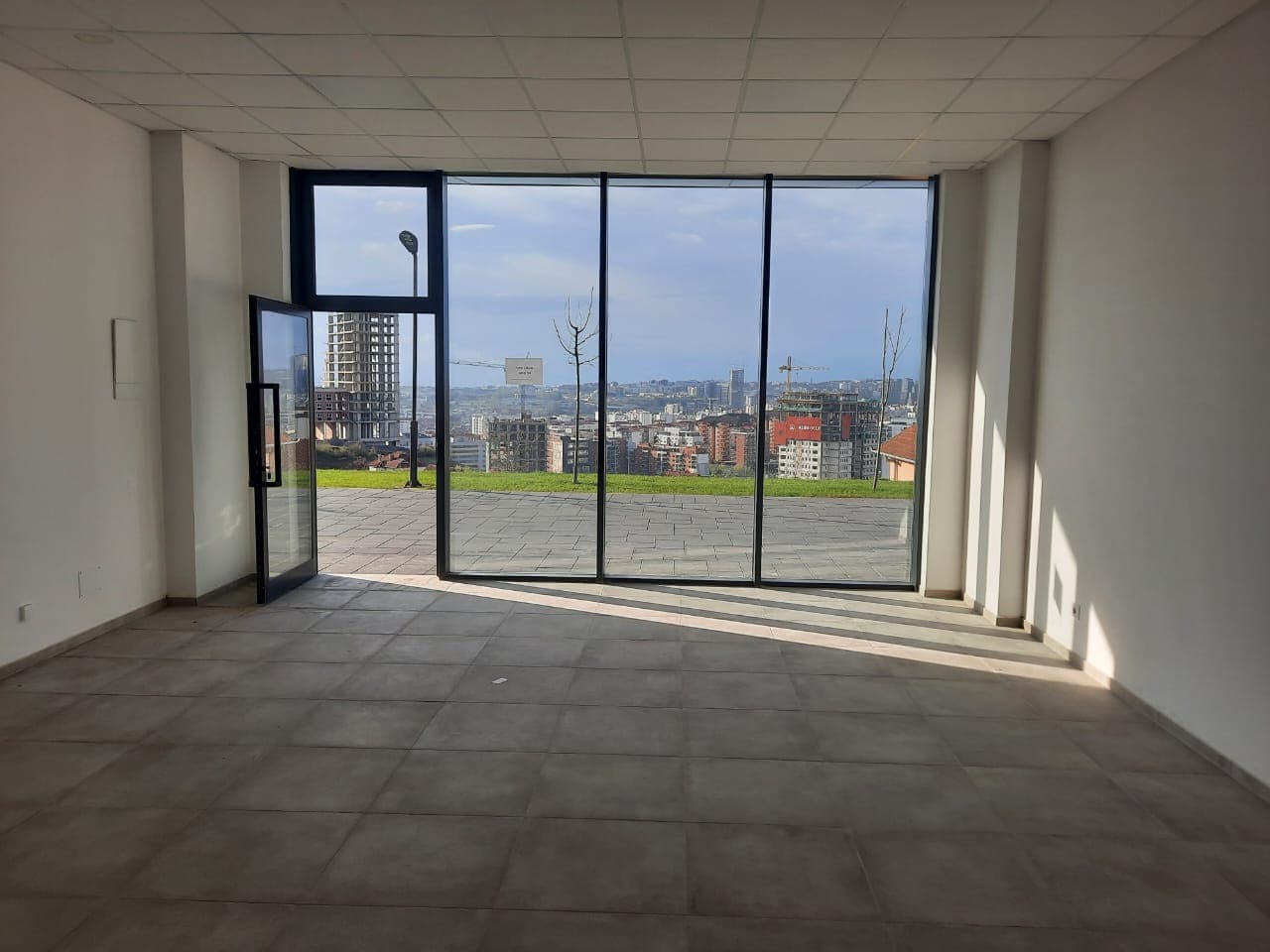 Lokal në SHITJE – 75.6 m² | Prime City,