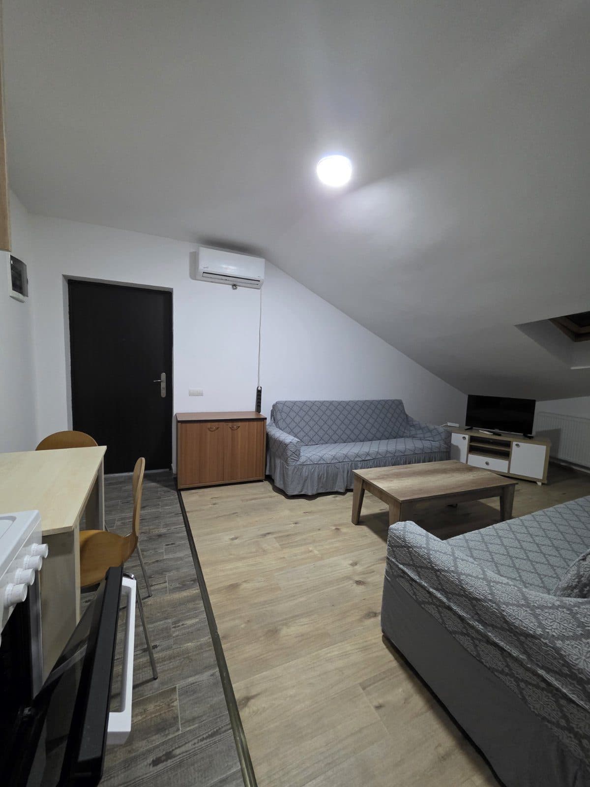 APARTAMENT PËR QIRA – 45 m² 2