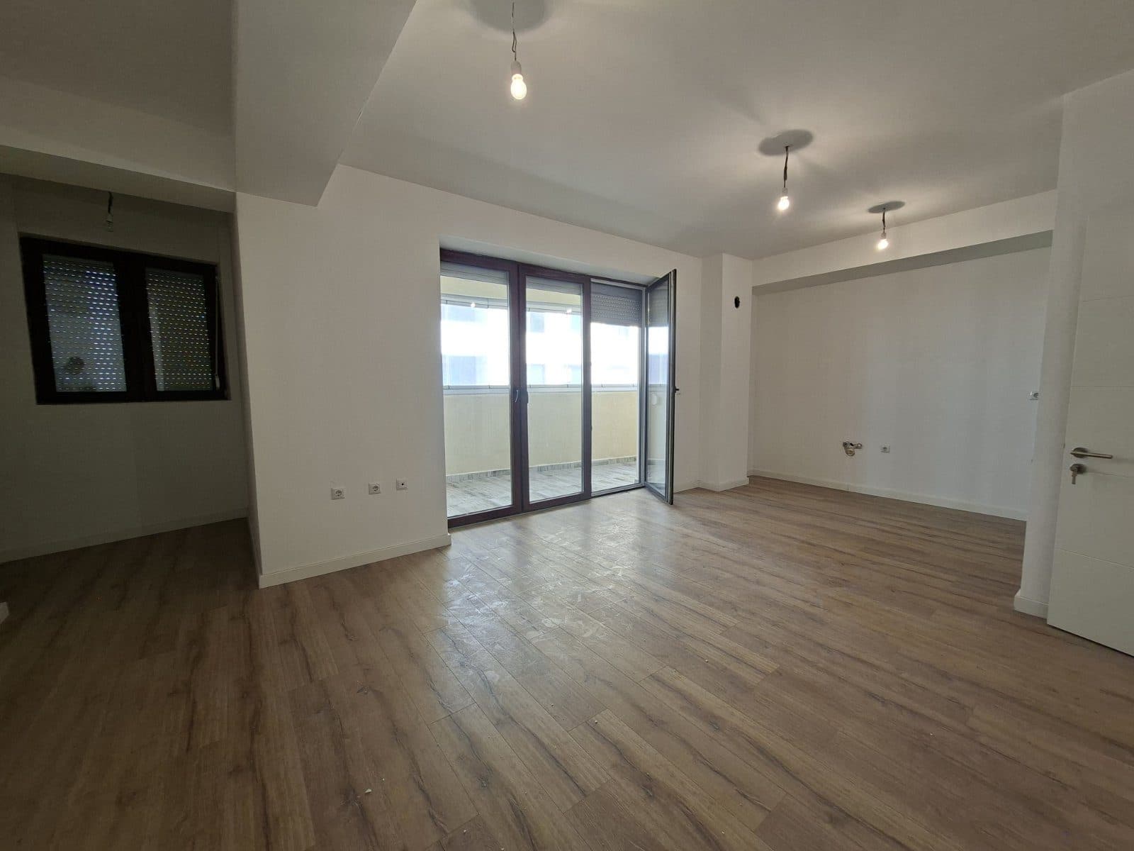 Zyrë me QIRA – 145 m² | Lakrishte, 4