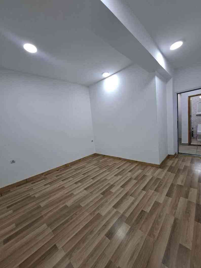 Lokal me QIRA – 70 m² | Rrethi i 2