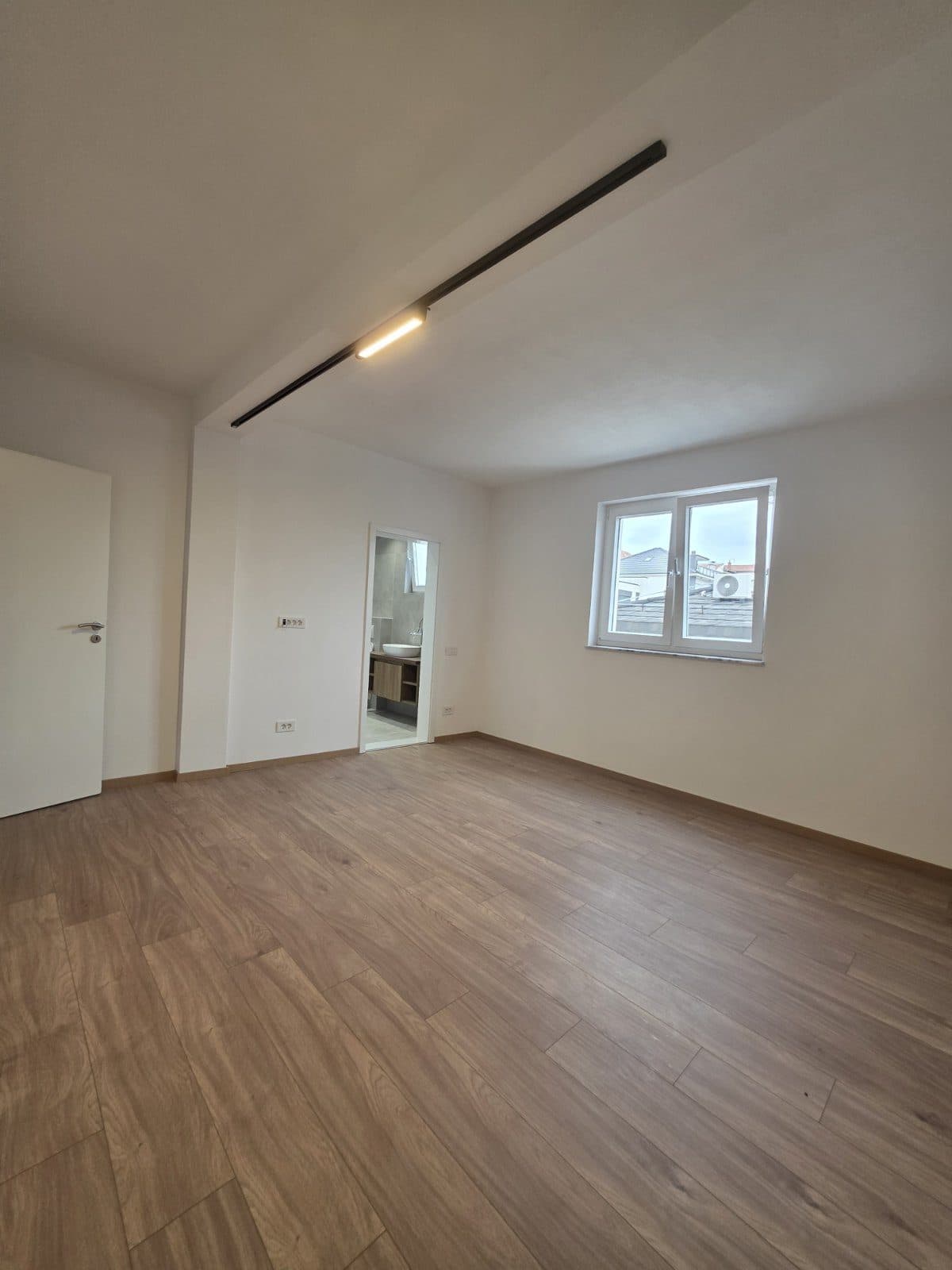 Shtëpi me Qira – 174 m² 4