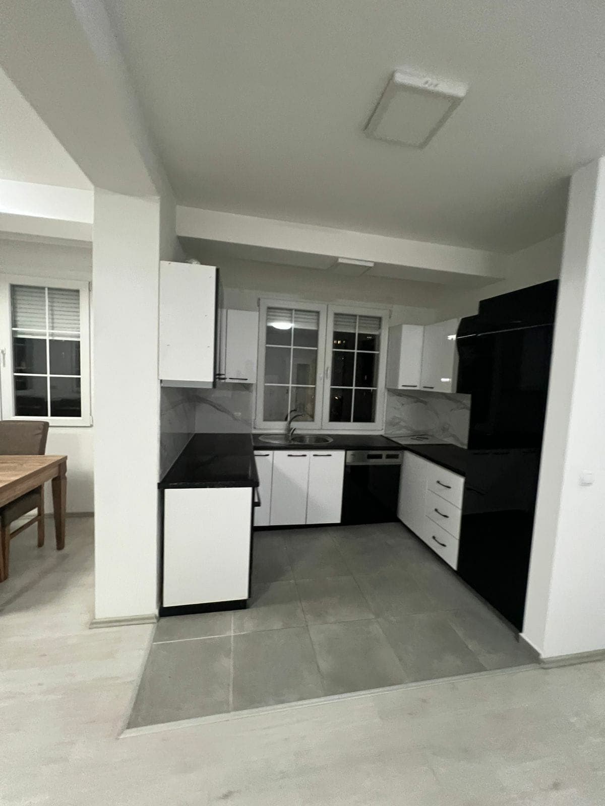 BANESË NË SHITJE – 117 m² | Shatërvan, 3