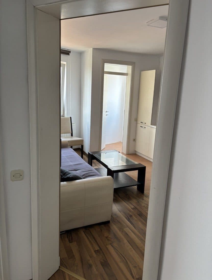 APARTAMENT PËR QIRA – 42 m² 3