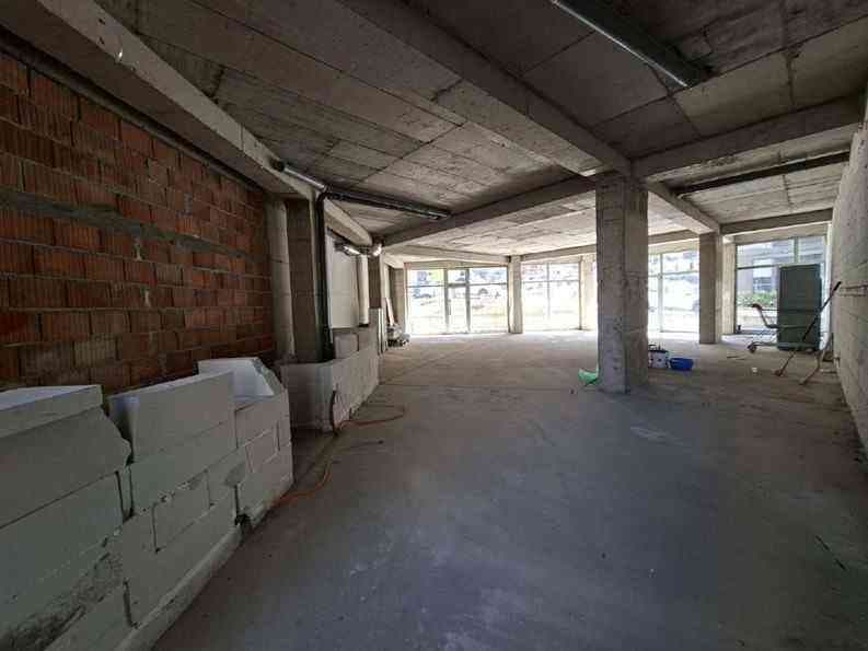 Lokal me QIRA – 147 m² | Mati 1 2