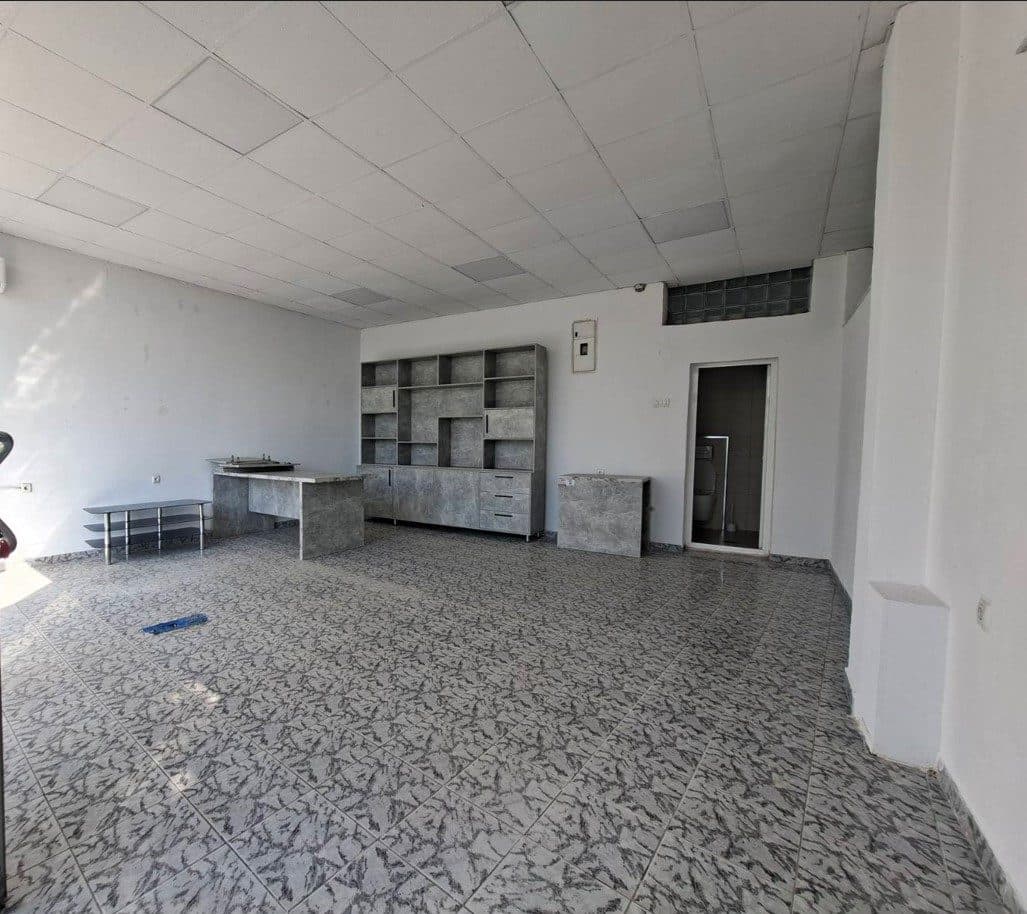Lokal me QIRA – 36 m² | Aktash, 2