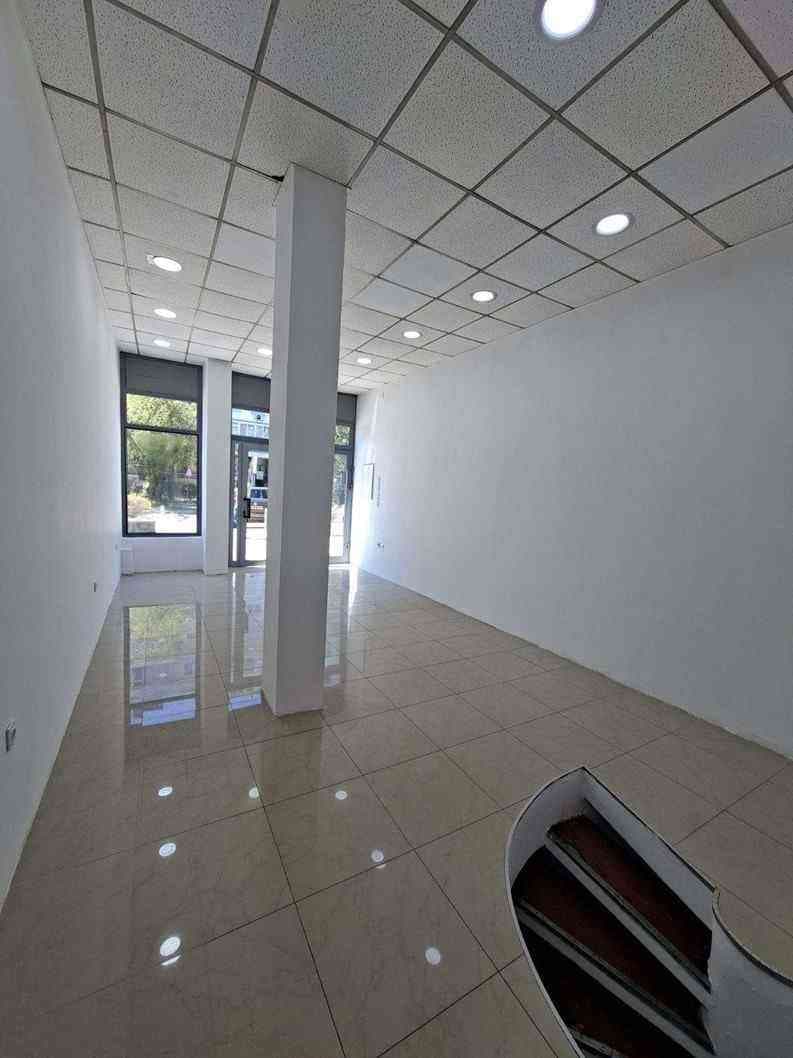 Lokal me QIRA – 70 m² | Rrethi i 4
