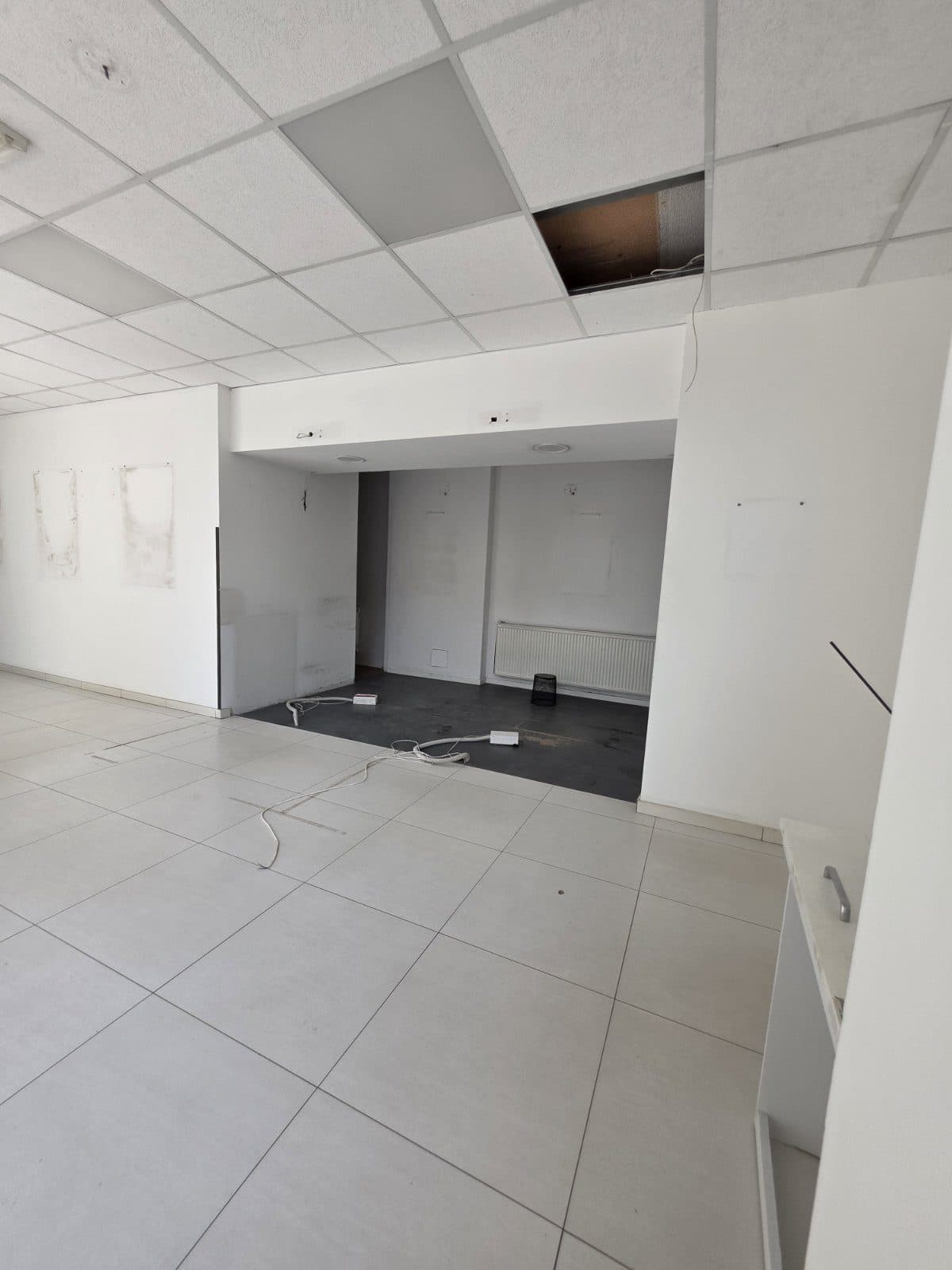 Objekt Afarist me Qira – 400 m² në 3