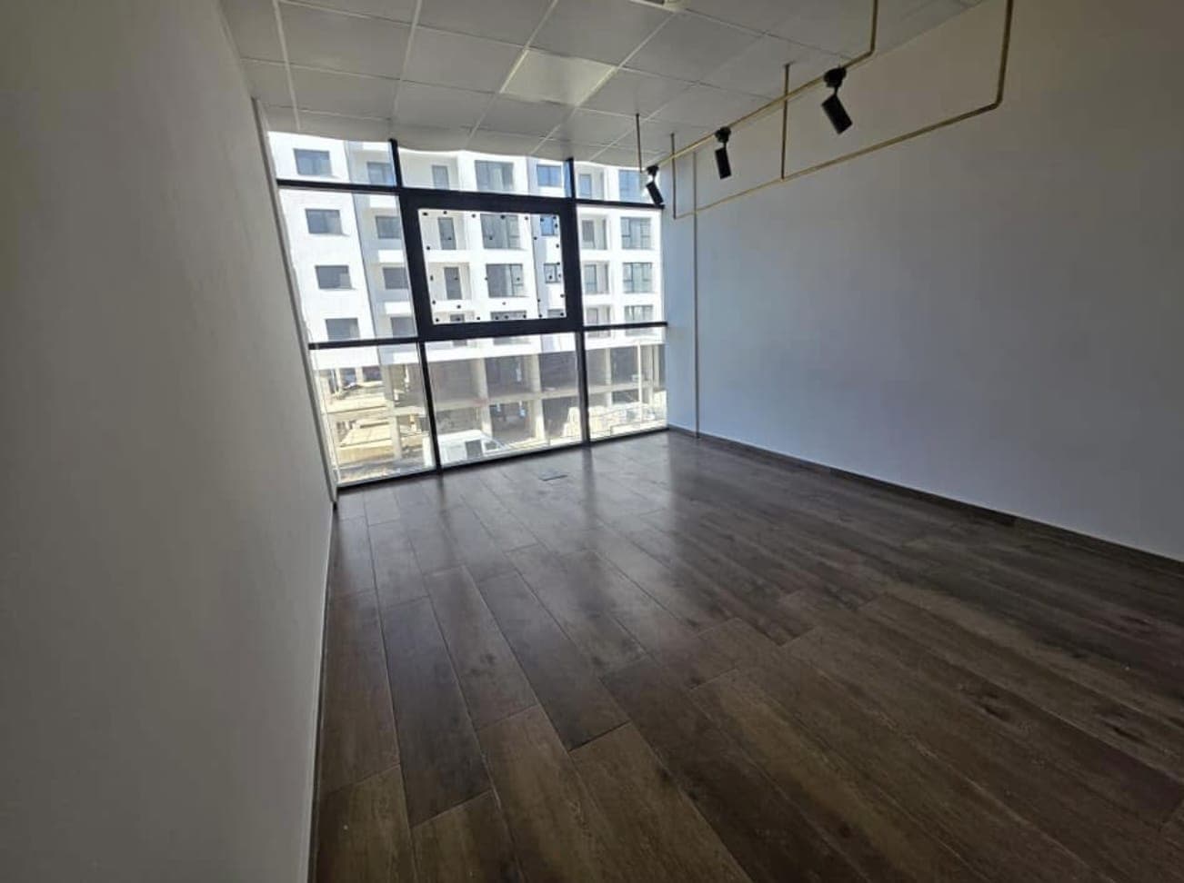 Lokal në SHITJE – 60 m² | Pranë 2