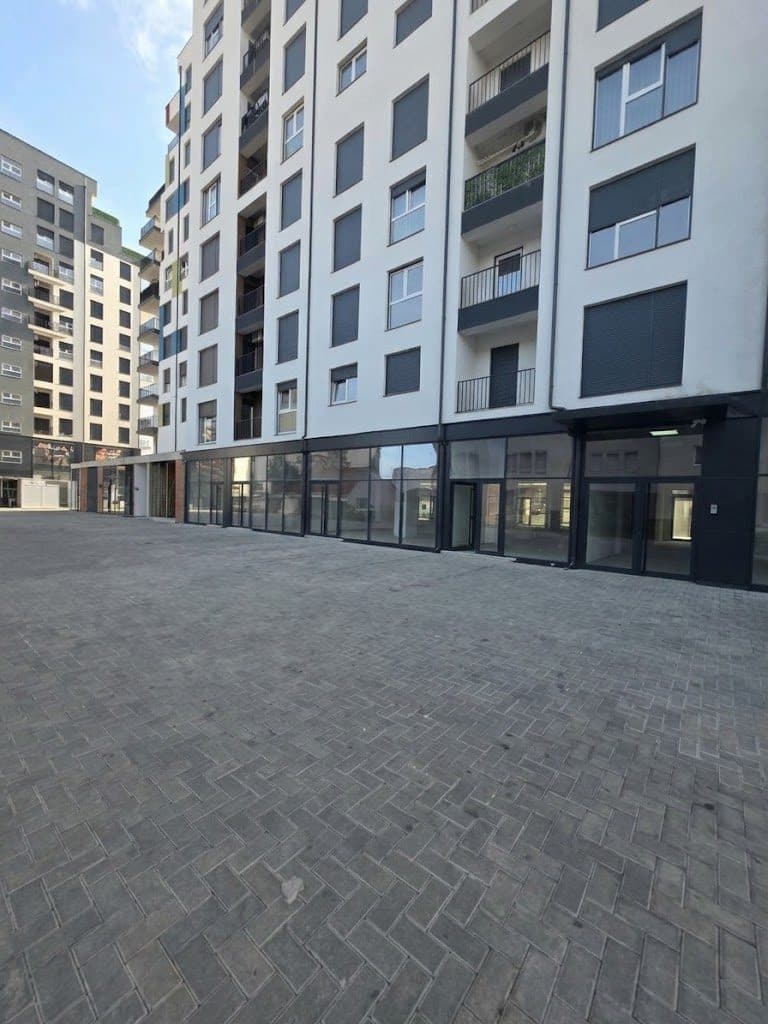 HAPËSIRË KOMERCIALE PËR QIRA – 472 m²