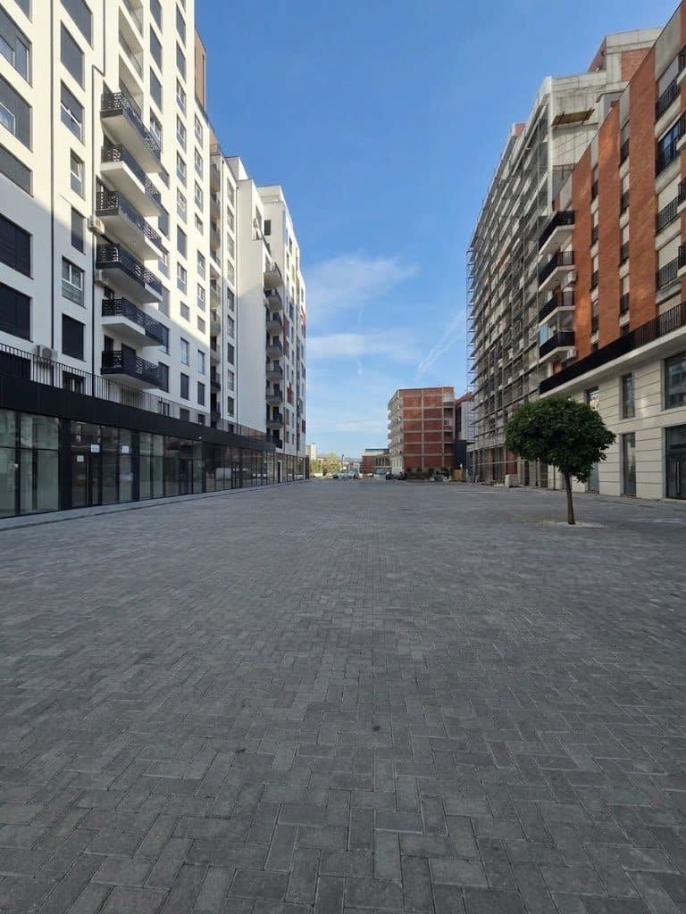 HAPËSIRË KOMERCIALE PËR QIRA – 472 m² 3