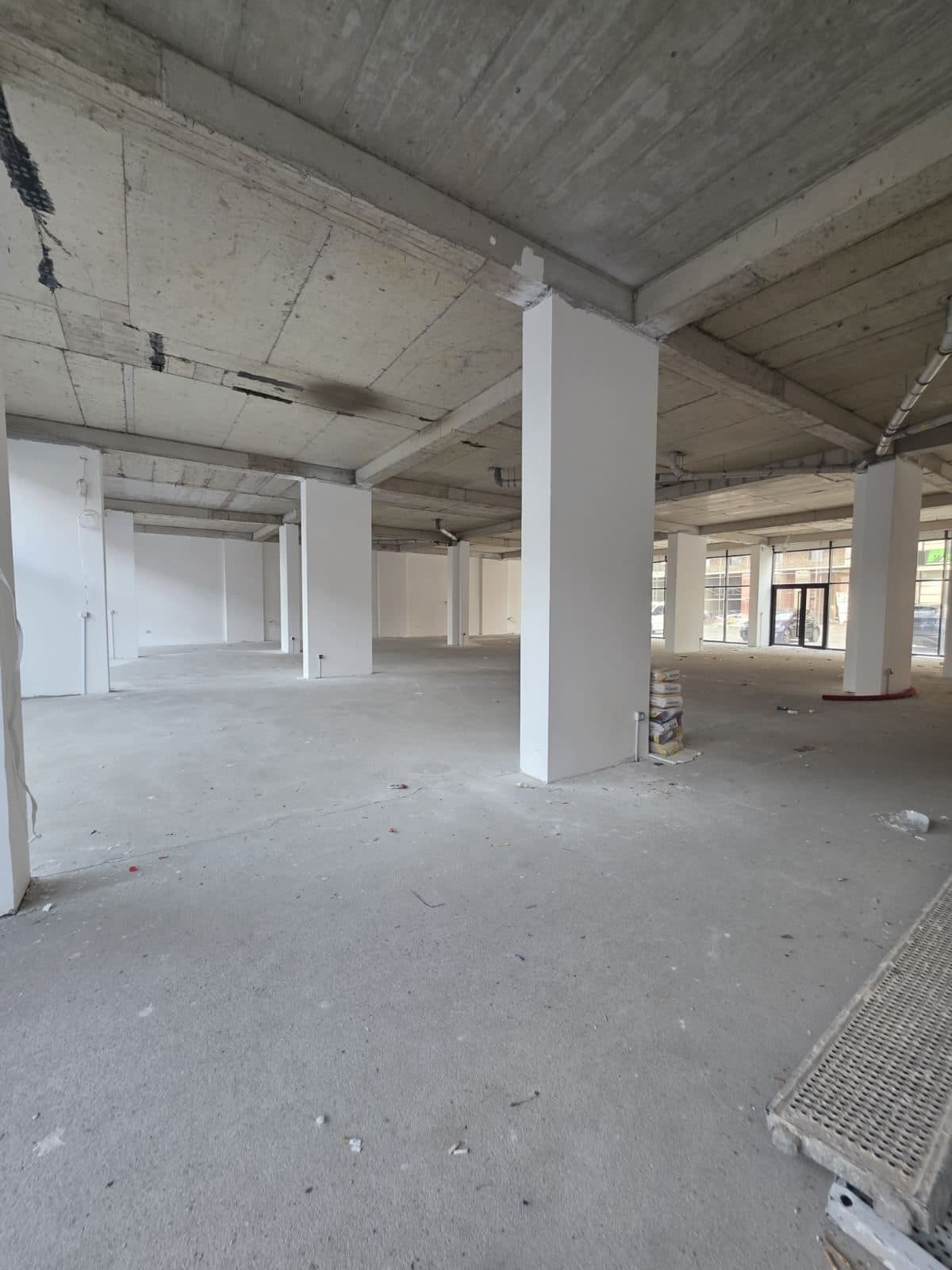 HAPËSIRË KOMERCIALE PËR QIRA – 472 m² 4