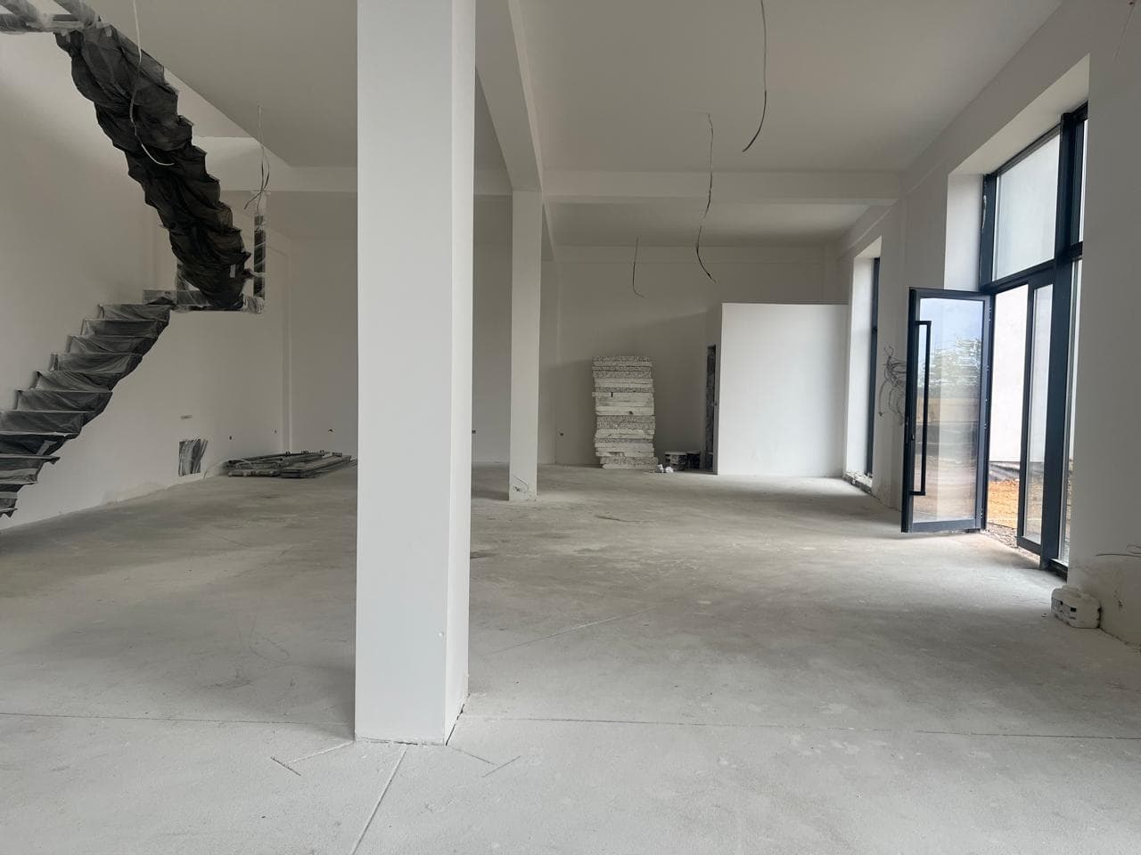 Lokal në SHITJE – 370 m² | Kompleksi
