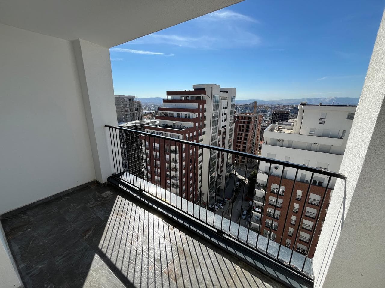 Banesë në SHITJE – 92 m² | Bregu i