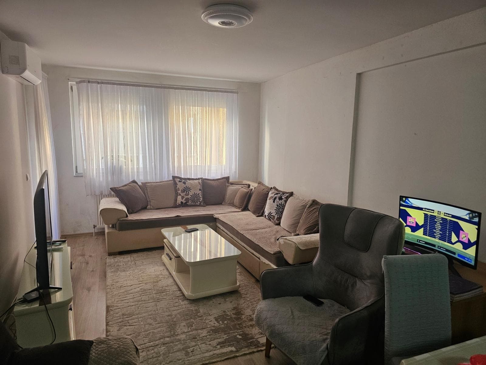 APARTAMENT ME QIRA – 85 m²