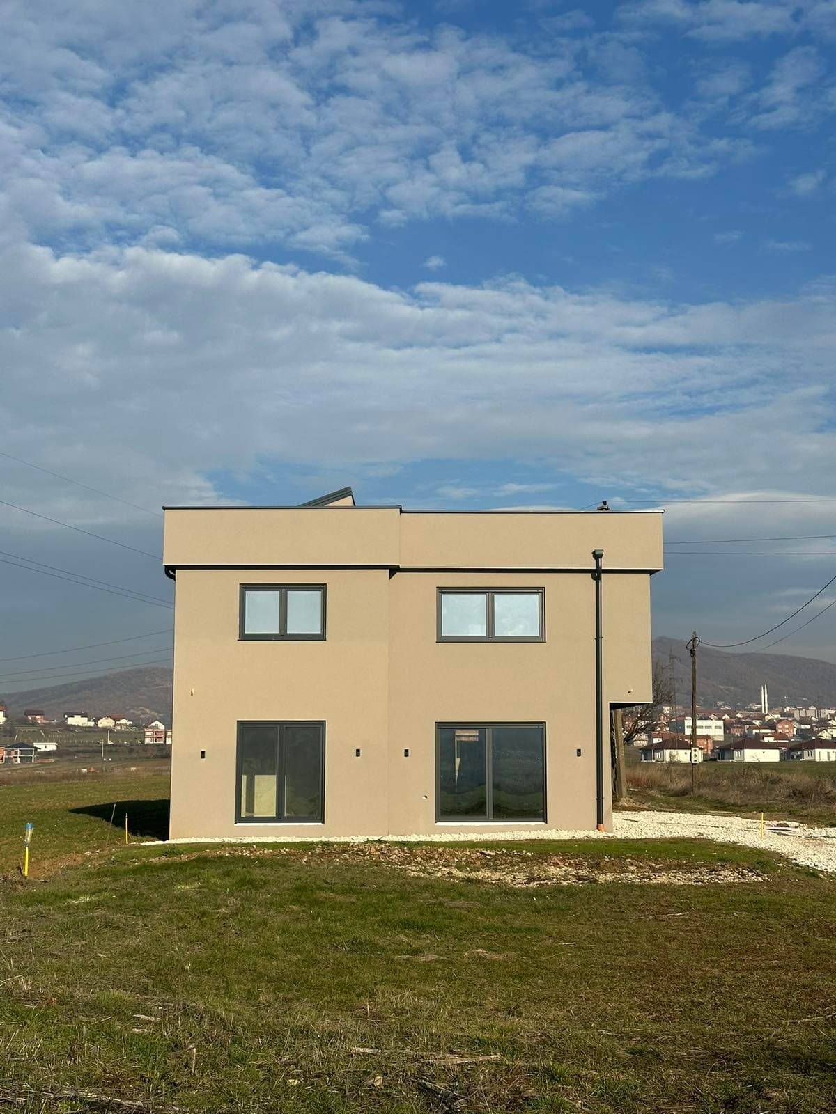 Shtëpi për Shitje – 200 m²