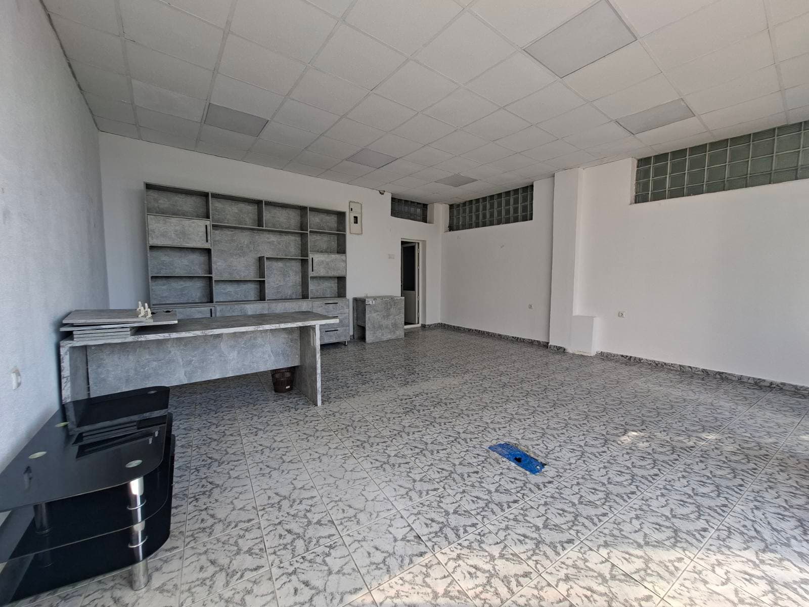 Lokal me QIRA – 36 m² | Aktash,