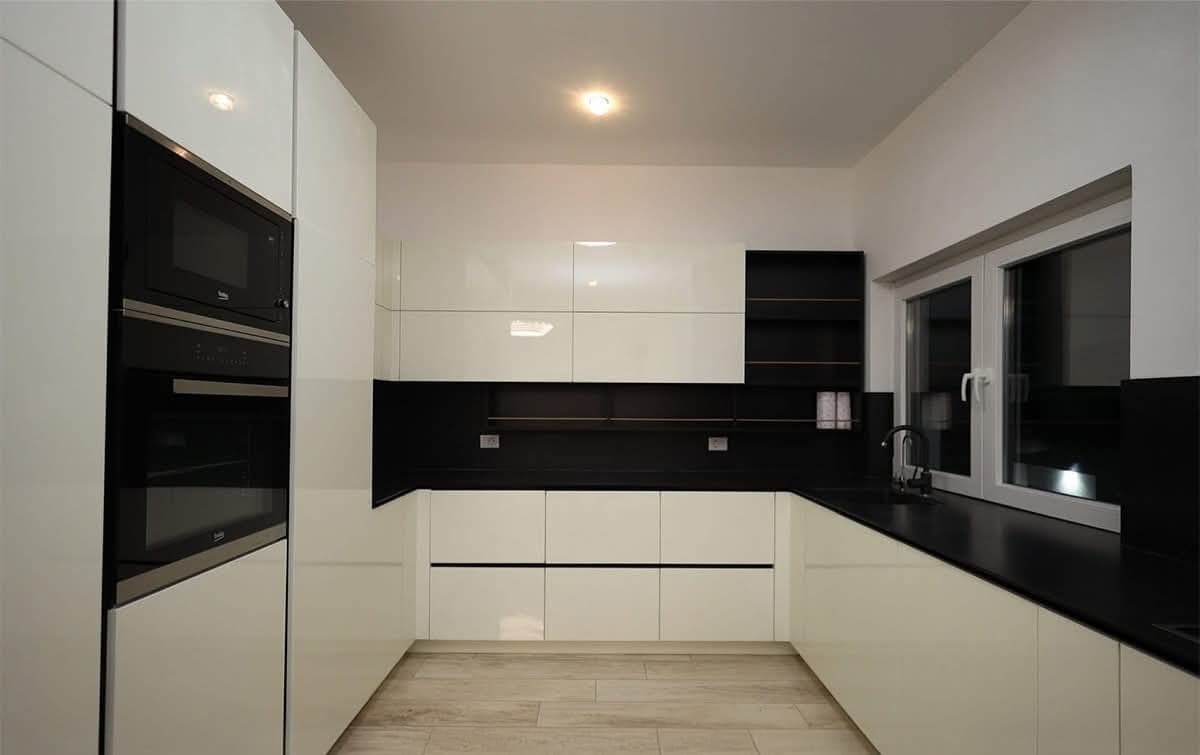 Shtëpi në SHITJE – 340 m² | Lagjja 2