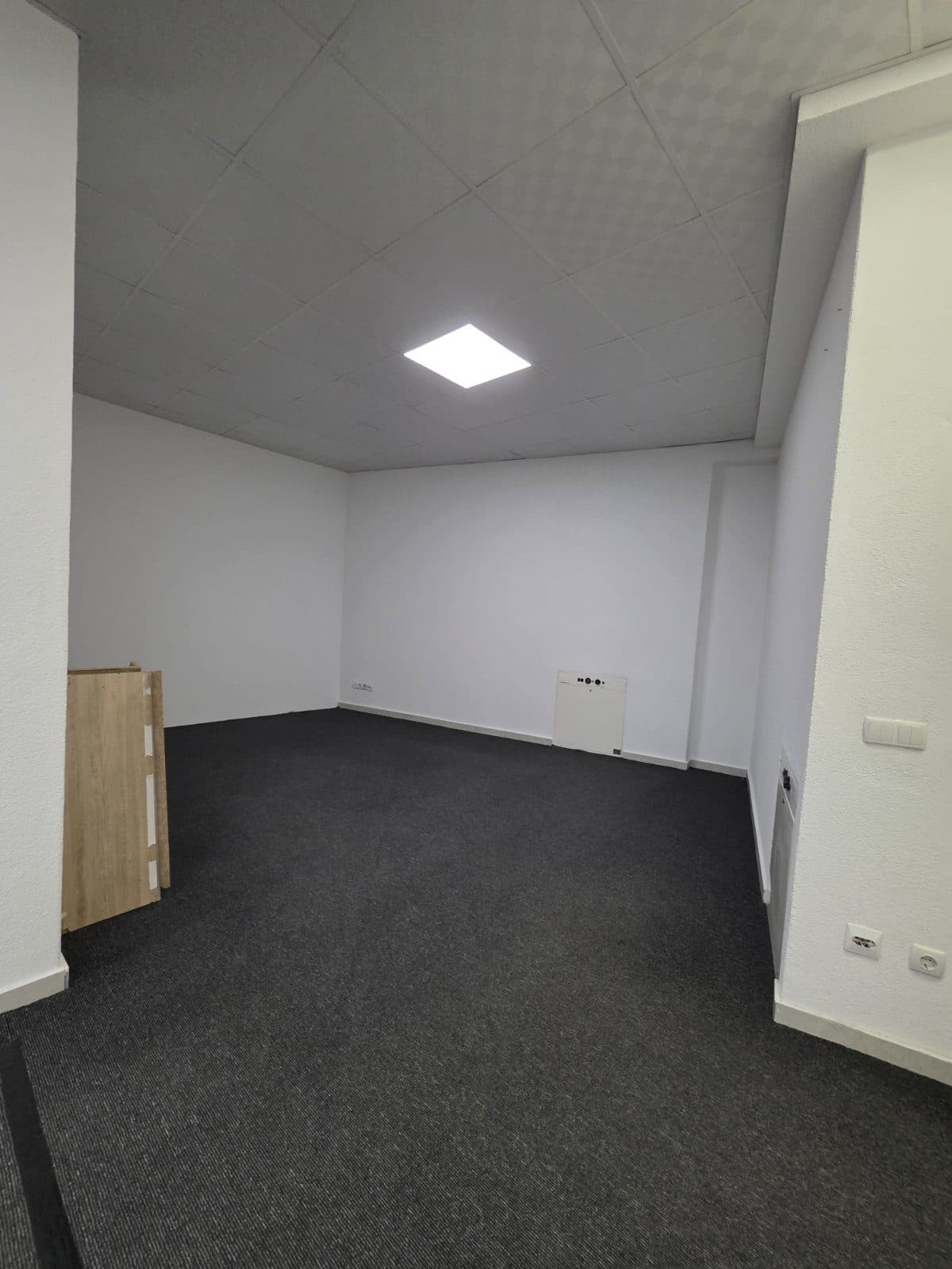 HAPËRIRË KOMERCIALE PËR QIRA – 252 m² 4