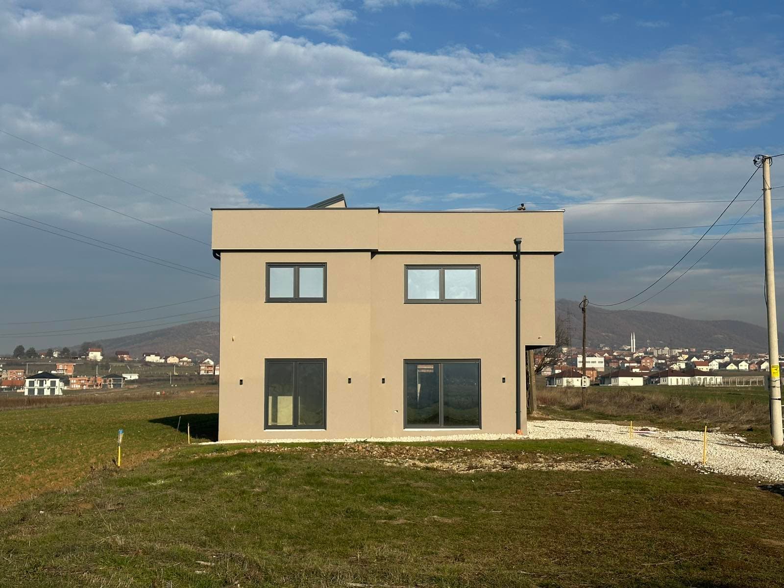 Shtëpi për Shitje – 200 m²