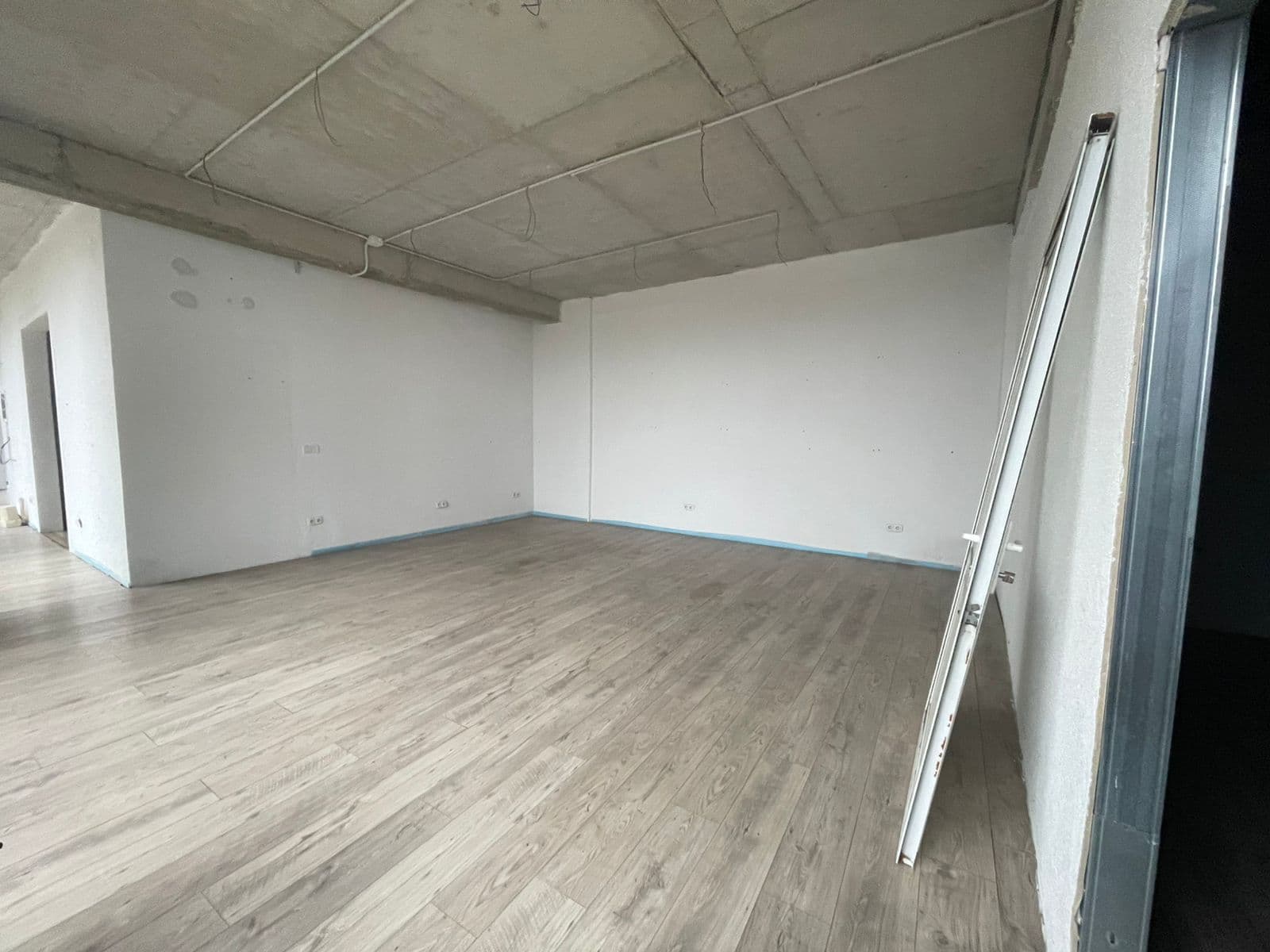 Lokal me QIRA – 130 m² | Veternik (afër 2