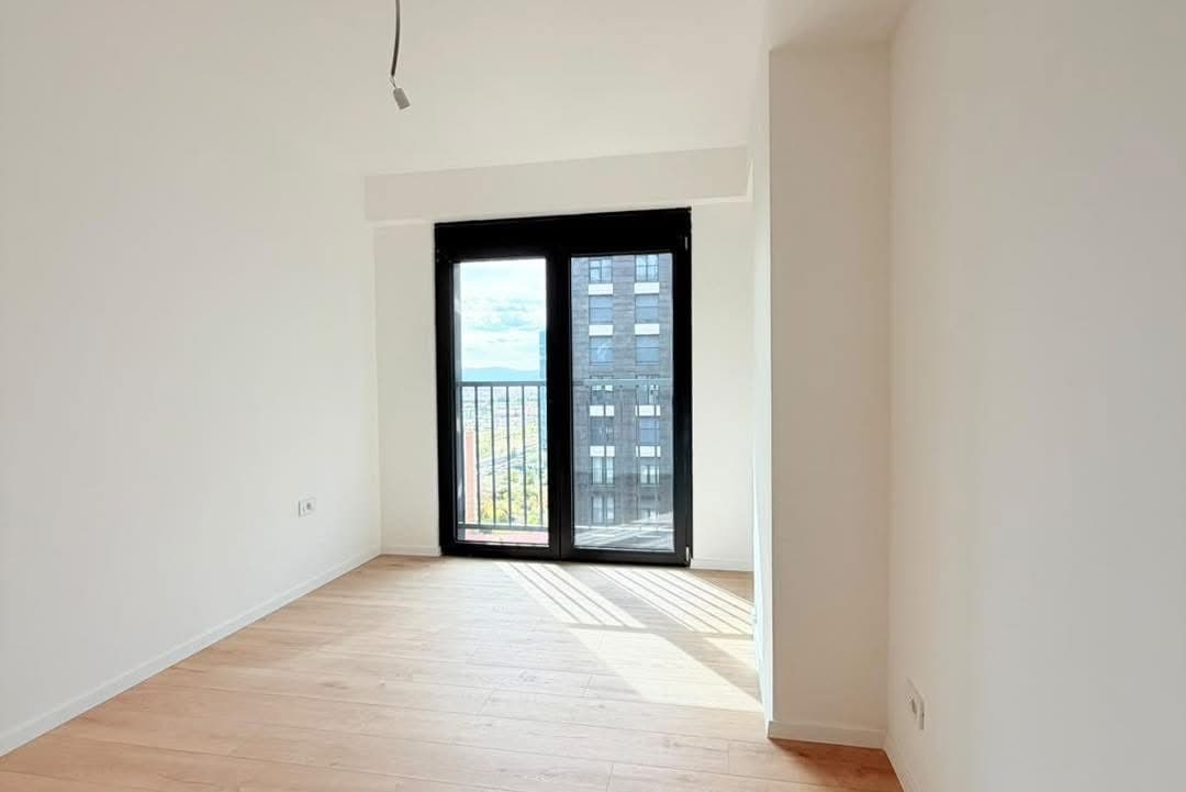 HAPËSIRË ZYRE PËR QIRA – 99 m² 4