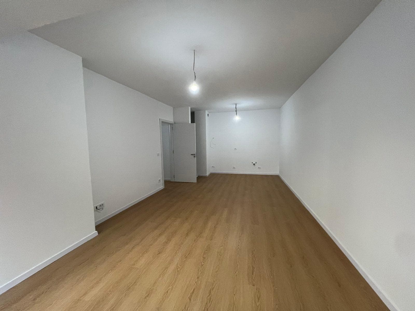 APARTAMENT PËR QIRA – 89 m² 2
