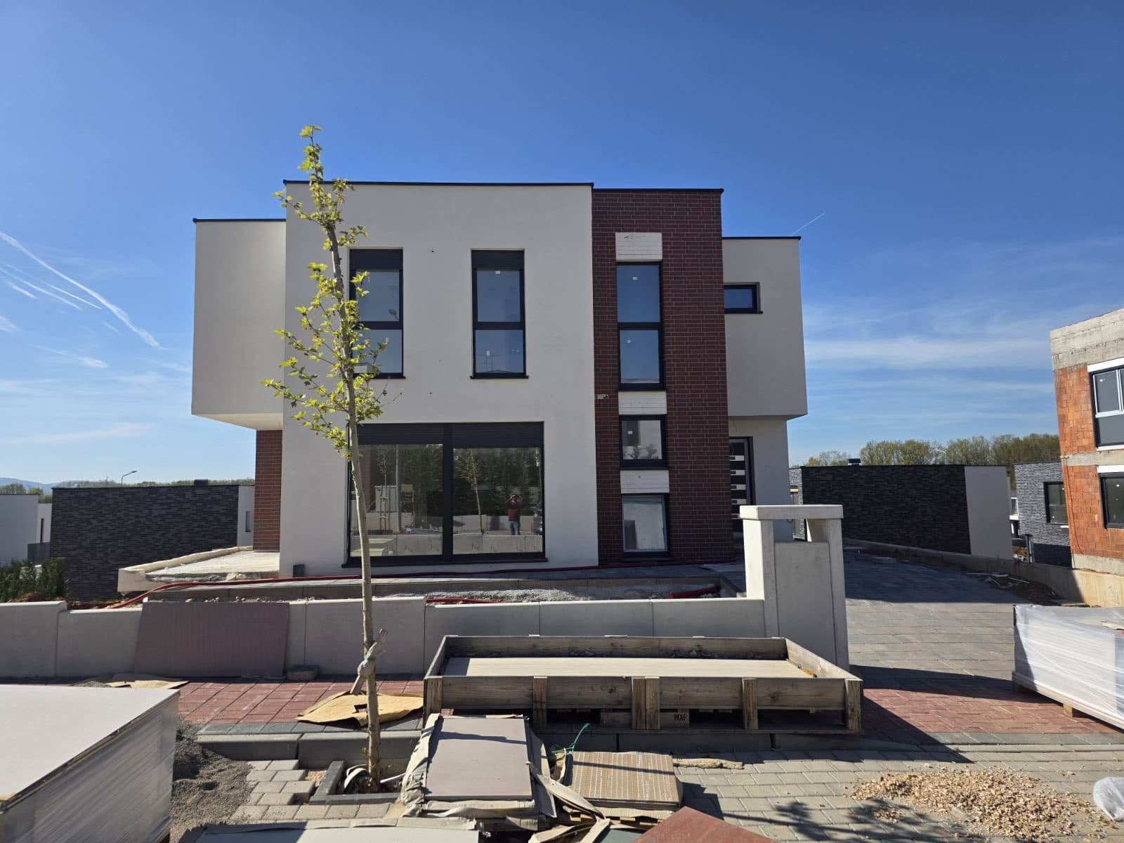 Shtëpi në Shitje – 292 m² | Panorama