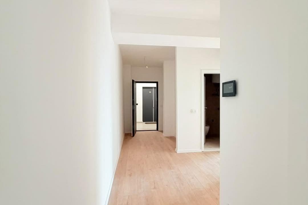 HAPËSIRË ZYRE PËR QIRA – 99 m² 2