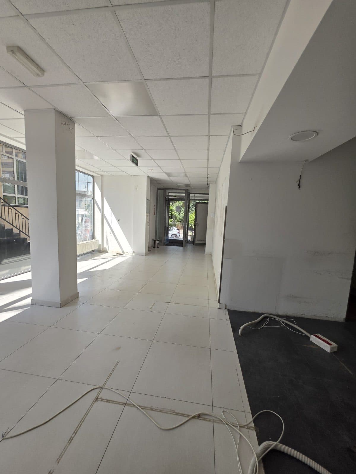 Objekt Afarist me Qira – 400 m² në 2